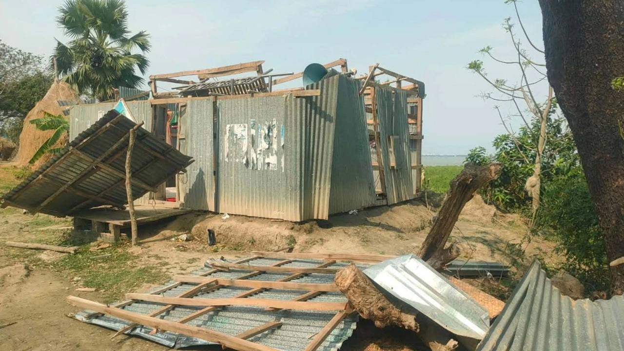 ‎পটুয়াখালীর রাঙ্গাবালীতে গভীর রাতে কালবৈশাখীর তাণ্ডব