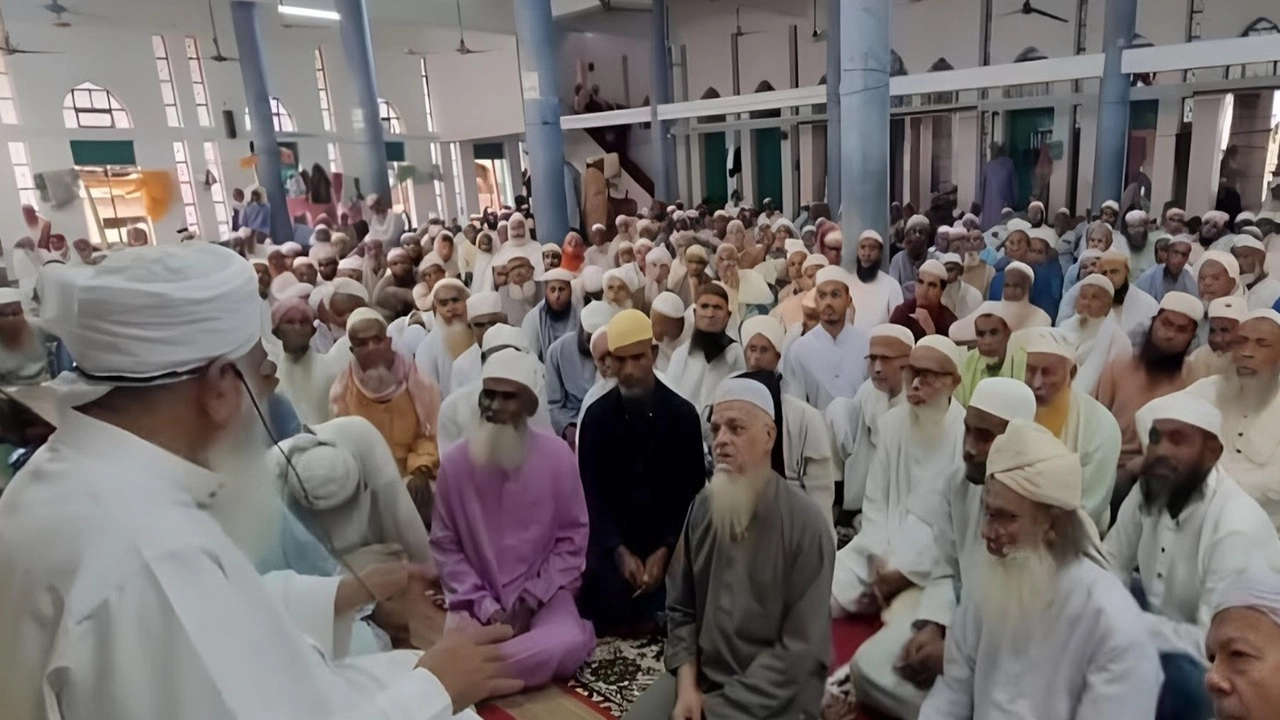 চট্টগ্রামের ফটিকছড়িতে জমে উঠেছে দেশের অন্যতম বৃহৎ ইতিকাফের আসর। 