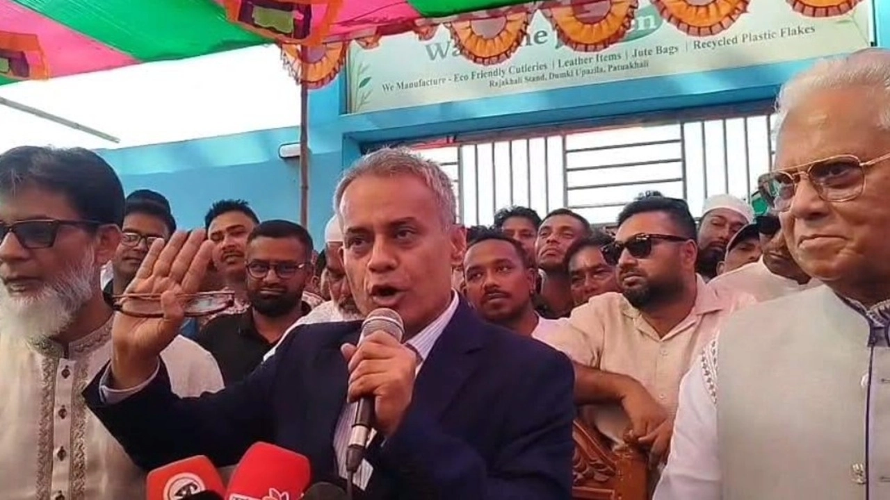 সড়ক পরিবহন ও সেতুমন্ত্রী শেখ রবিউল আলম এমপি। 