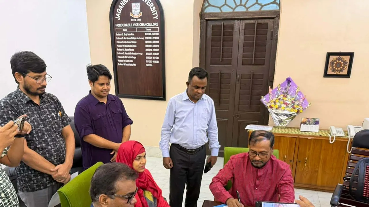 জবির অষ্টম উপাচার্য হিসেবে দায়িত্ব নিলেন অধ্যাপক ড. রইছ উদ্দীন