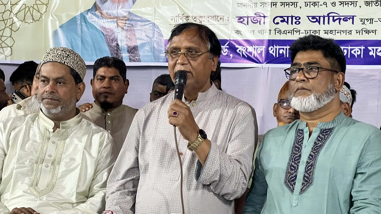 ঈদ সামগ্রী উপহার প্রদান অনুষ্ঠানে বক্তব্য দিচ্ছেন ডিএসসিসি প্রশাসক বীর মুক্তিযোদ্ধা আবদুস সালাম