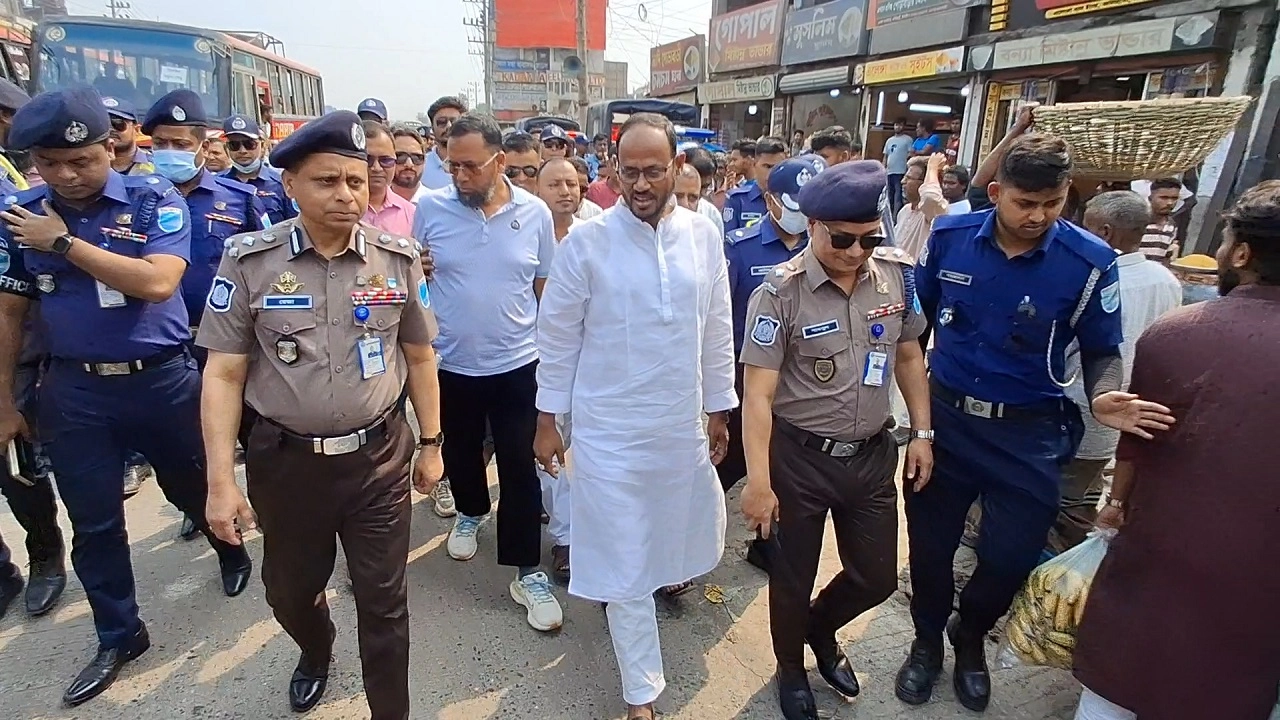 ঢাকা-টাঙ্গাইল-যমুনা সেতু মহাসড়ক পরিদর্শনে প্রতিমন্ত্রী ও ডিআইজি