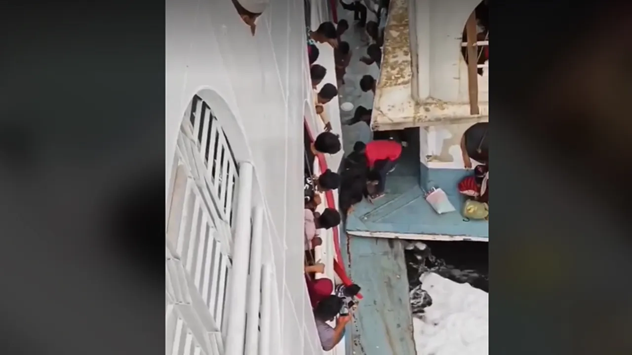 সদরঘাটে দুই লঞ্চের চাপায় ৩ জনের মৃত্যু ।। ছবি: সংগৃহীত