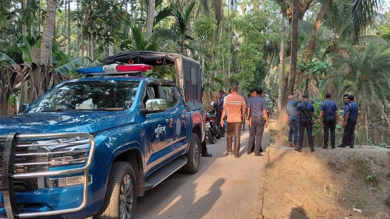 বাগেরহাটের কচুয়ায় পুলিশ সদস্যকে কুপিয়ে আসামিকে ছিনিয়ে নিয়েছে তার সহযোগীরা। ‎