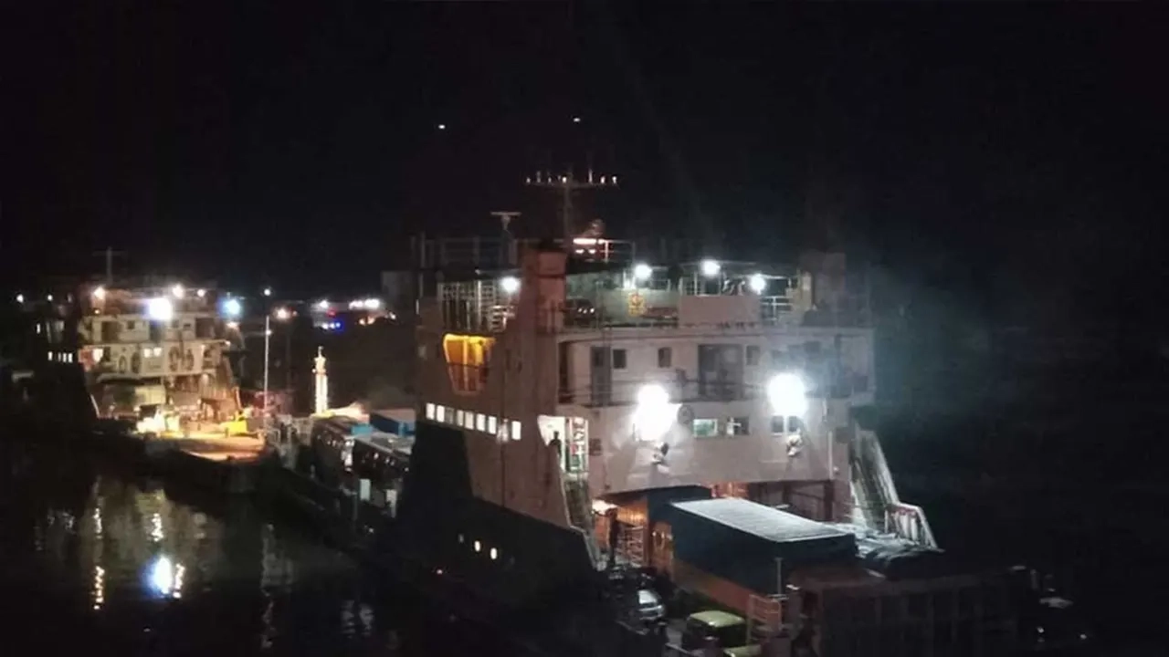 দৌলতদিয়া-পাটুরিয়া নৌরুটে ফেরি চলাচল স্বাভাবিক