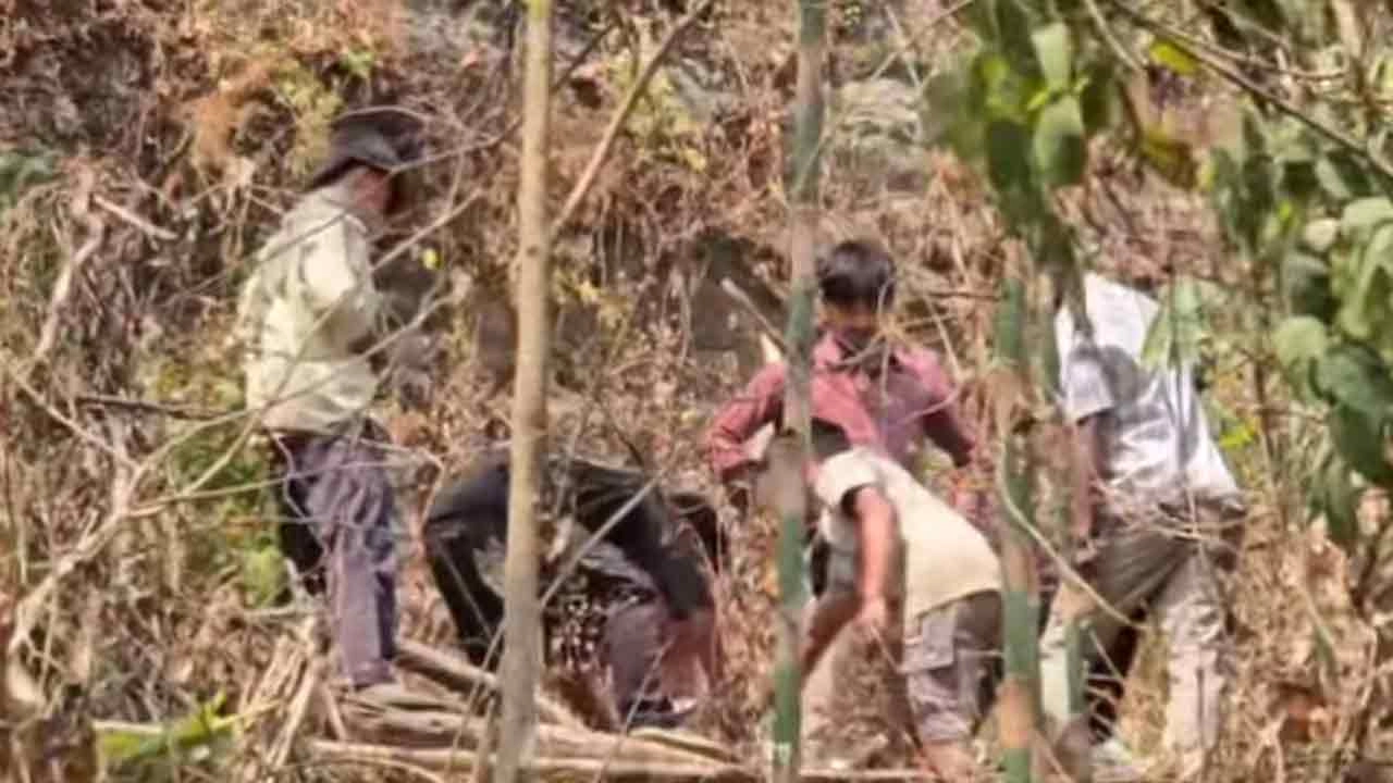 বান্দরবানে পাহাড়ের পাদদেশ থেকে মা-মেয়ের মরদেহ উদ্ধার