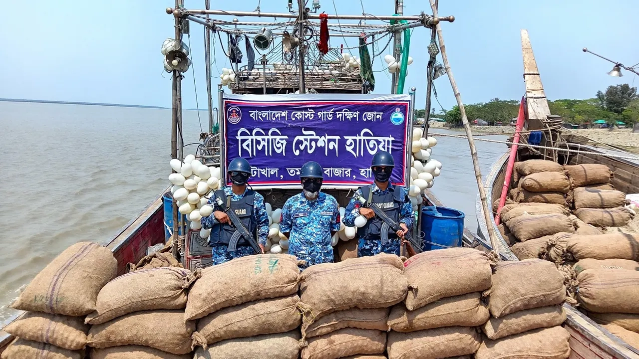 মিয়ানমারে পাচারকালে ৭৬০ বস্তা আলু জব্দ