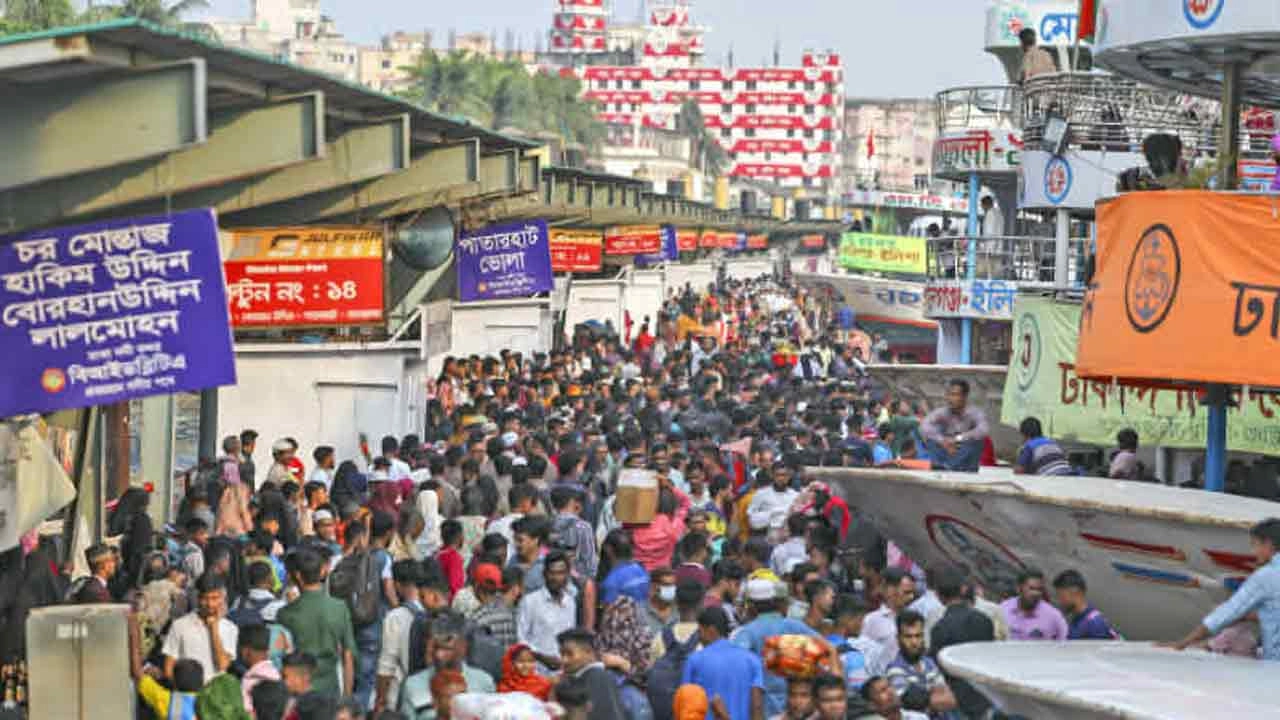 লঞ্চঘাটে উপচেপড়া ভিড়