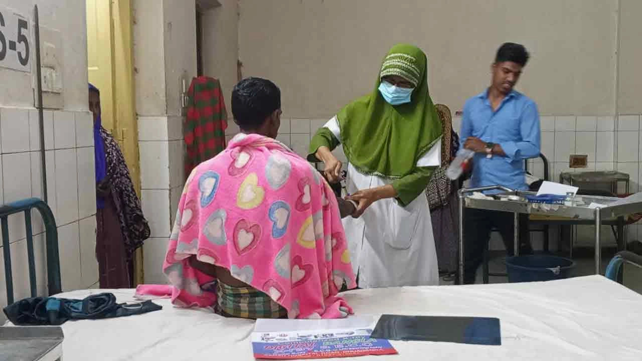 হাসপাতালে চিকিৎসাধীন আজাদ