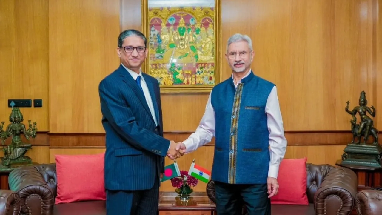 ভারতের পররাষ্ট্রমন্ত্রী এস জয়শঙ্করের সঙ্গে দিল্লিতে নিযুক্ত বাংলাদেশের হাইকমিশনার এম রিয়াজ হামিদুল্লাহর সৌজন্য সাক্ষাৎ ।। ছবি: সংগৃহীত