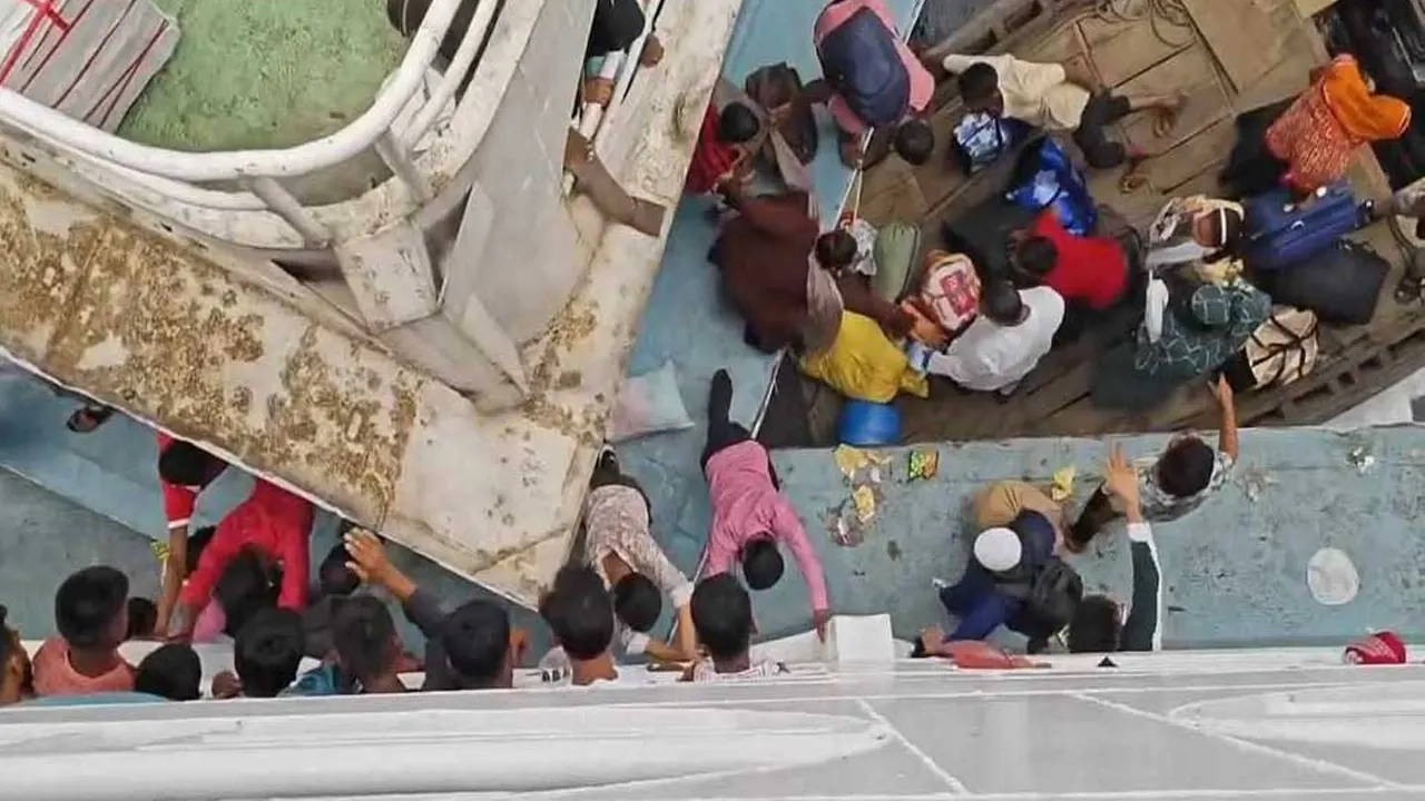 সদরঘাটে দুর্ঘটনা: আধা কিলোমিটার দূরে ভেসে উঠল মিরাজের লাশ