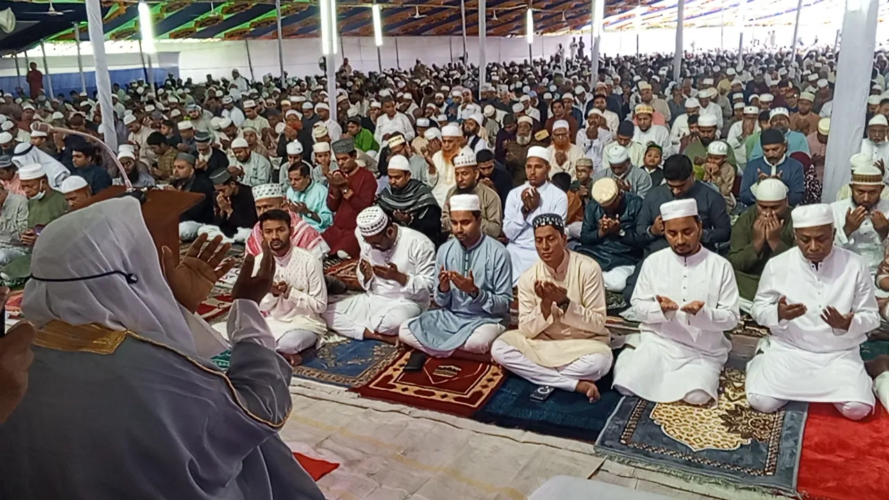 ধর্মীয় গাম্ভীর্যে যশোরে পবিত্র ঈদুল ফিতরের প্রধান জামাত অনুষ্ঠিত