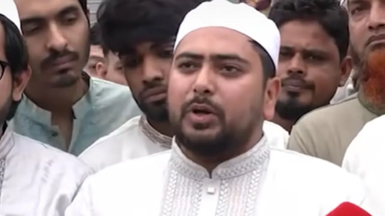 ঈদের নামাজ শেষে নাহিদ ইসলাম ।। ছবি: সংগৃহীত