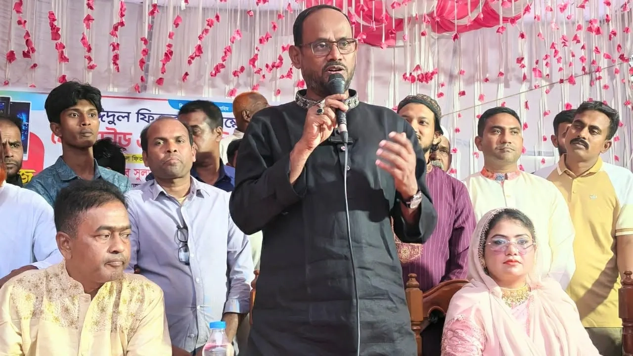 বক্তব্য রাখছেন মৎস্য ও প্রাণিসম্পদ মন্ত্রণালয়ের প্রতিমন্ত্রী ও টাঙ্গাইল-৫ (সদর) আসনের সংসদ সদস্য সুলতান সালাউদ্দিন টুকু