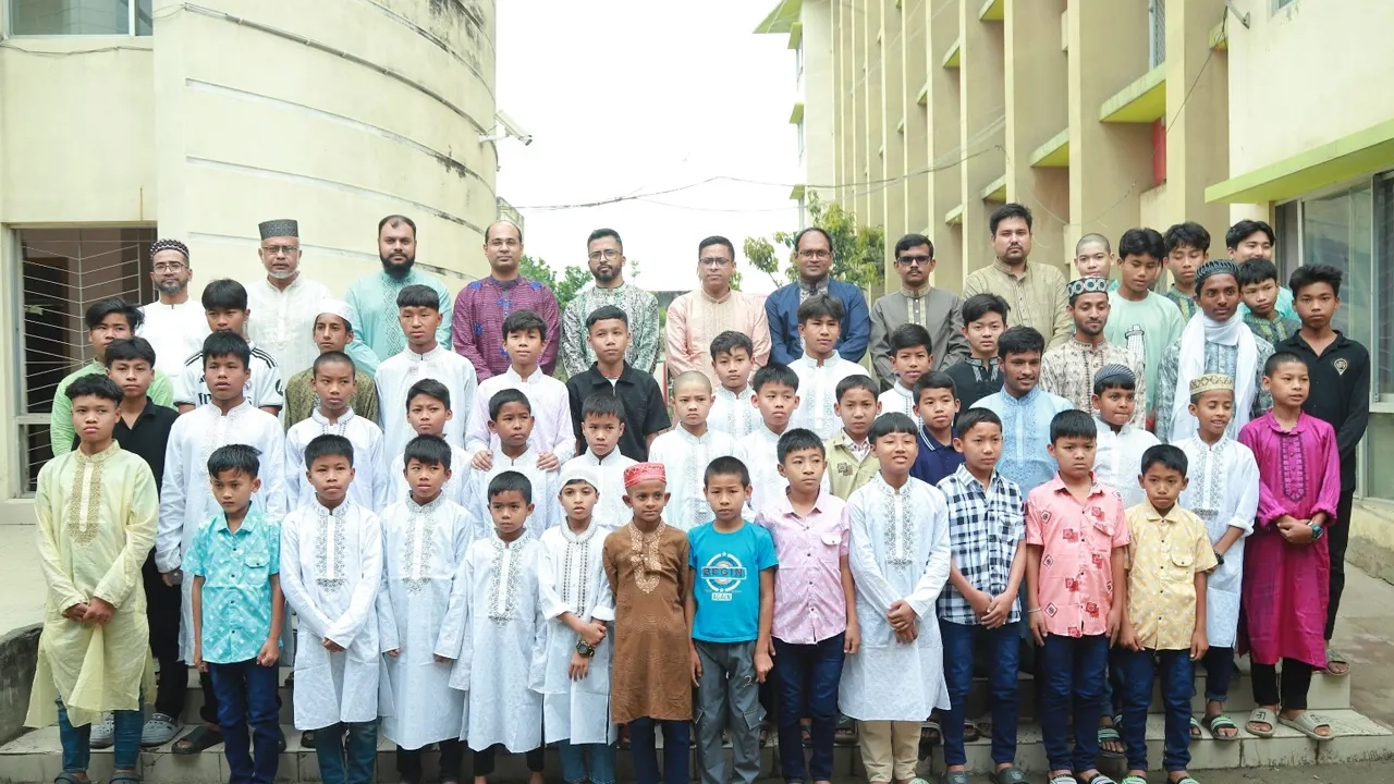 এতিম শিশুদের সঙ্গেই ঈদ কাটালেন ডিসি রায়হান কবির