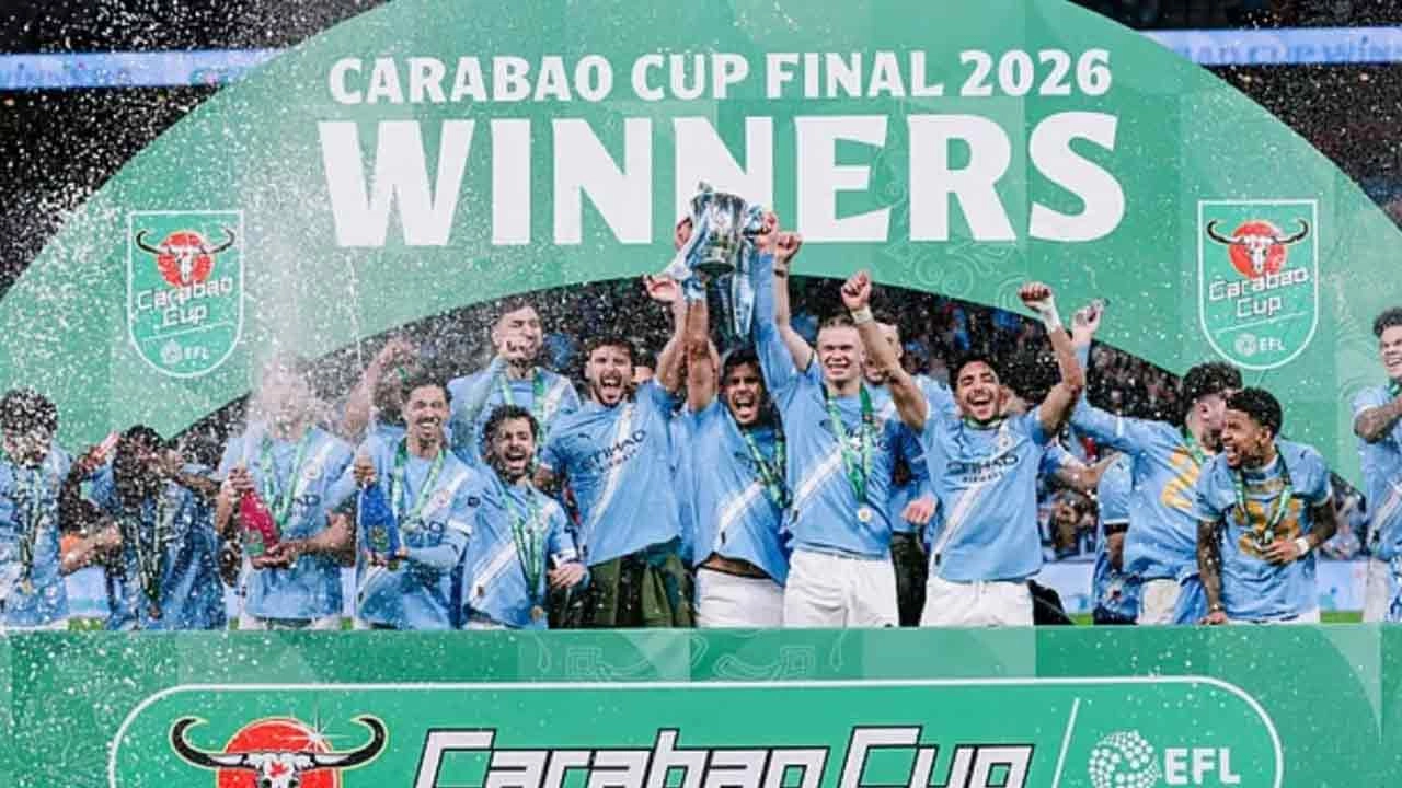 কারাবাও কাপের শিরোপা নিয়ে সিটির উদ্যাপন। ছবি: সংগৃহীত