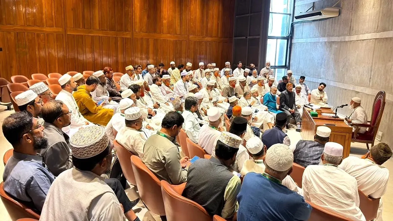 সংসদে বিরোধী দলীয় সদস্যদের বৈঠক-ফাইল ছবি