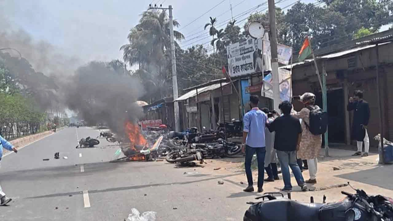 ঈশ্বরদীতে বিএনপির দুই গ্রুপের মধ্যে ব্যাপক সংঘর্ষ