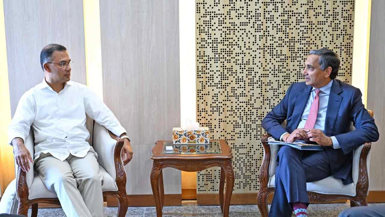 প্রধানমন্ত্রী তারেক রহমানের সঙ্গে সৌজন্য সাক্ষাৎ করেছেন আইএমএফের এশিয়া ও প্যাসিফিক বিভাগের পরিচালক কৃষ্ণা শ্রীনিবাসন