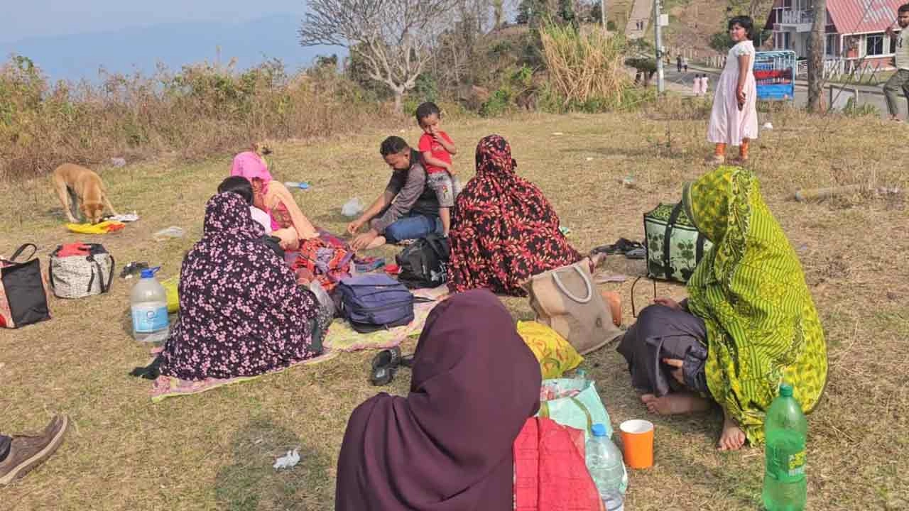 সাজেক ভ্যালিতে রুম বুকিং না করে যাওয়ায় শত শত পর্যটক চরম ভোগান্তি