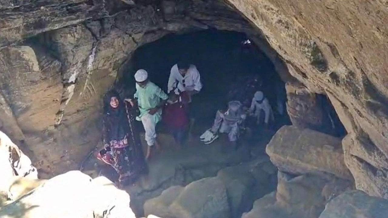 আলুটিলা পর্যটনকেন্দ্র