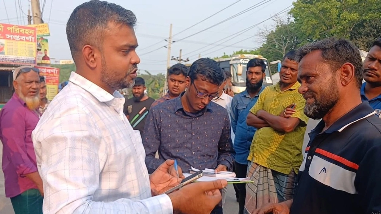 অতিরিক্ত ভাড়া নেওয়ায় গোল্ডেন লাইন পরিবহনকে জরিমানা 