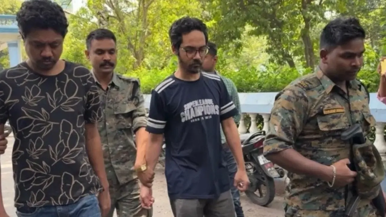 আদালত প্রাঙ্গনে হাদি হত্যার মূল অভিযুক্ত ফয়সাল করিম ।। ছবি: সংগৃহীত