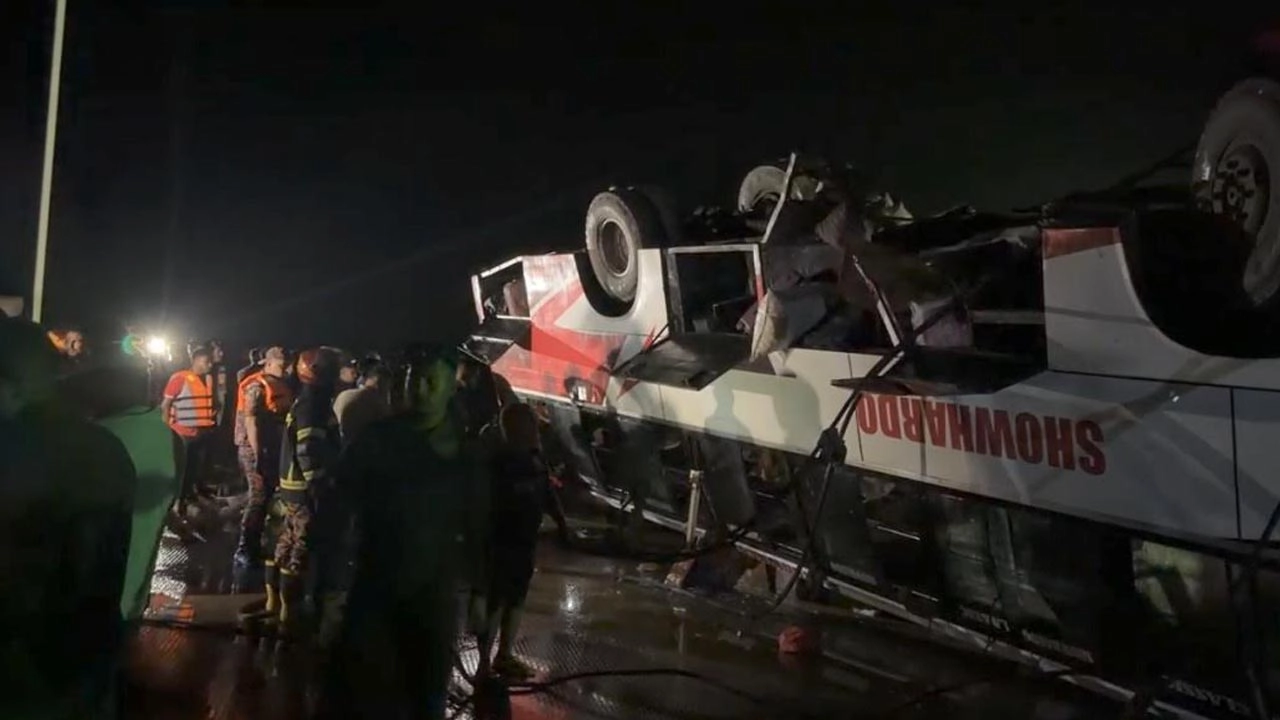 পদ্মা নদীতে যাত্রীবাহী বাস ডুবে যাওয়ার ঘটনায় এখন পর্যন্ত ১৬ জনের মরদেহ উদ্ধার করা হয়েছে।