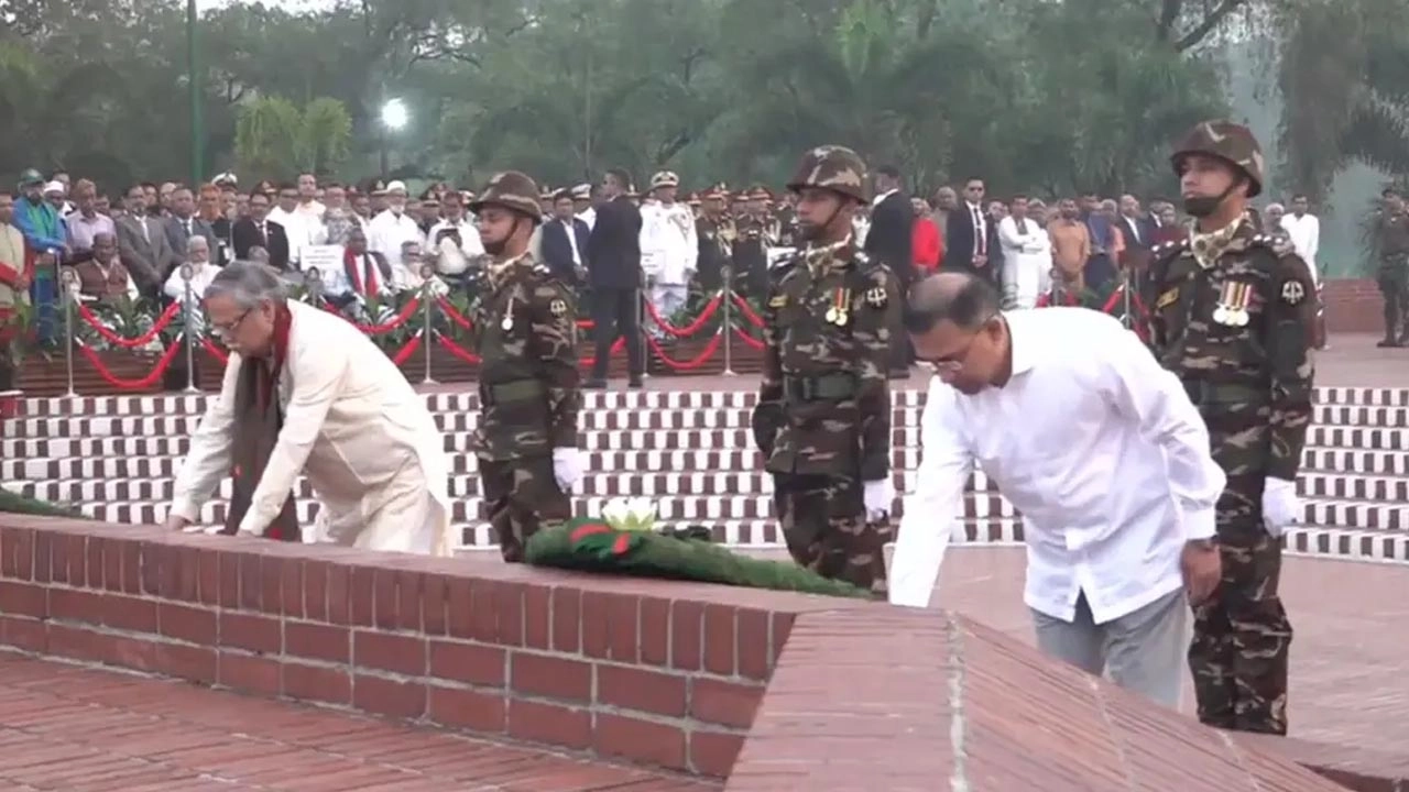 স্বাধীনতা দিবসে জাতীয় স্মৃতিসৌধে শ্রদ্ধা নিবেদন করেছেন রাষ্ট্রপতি ও প্রধানমন্ত্রী।