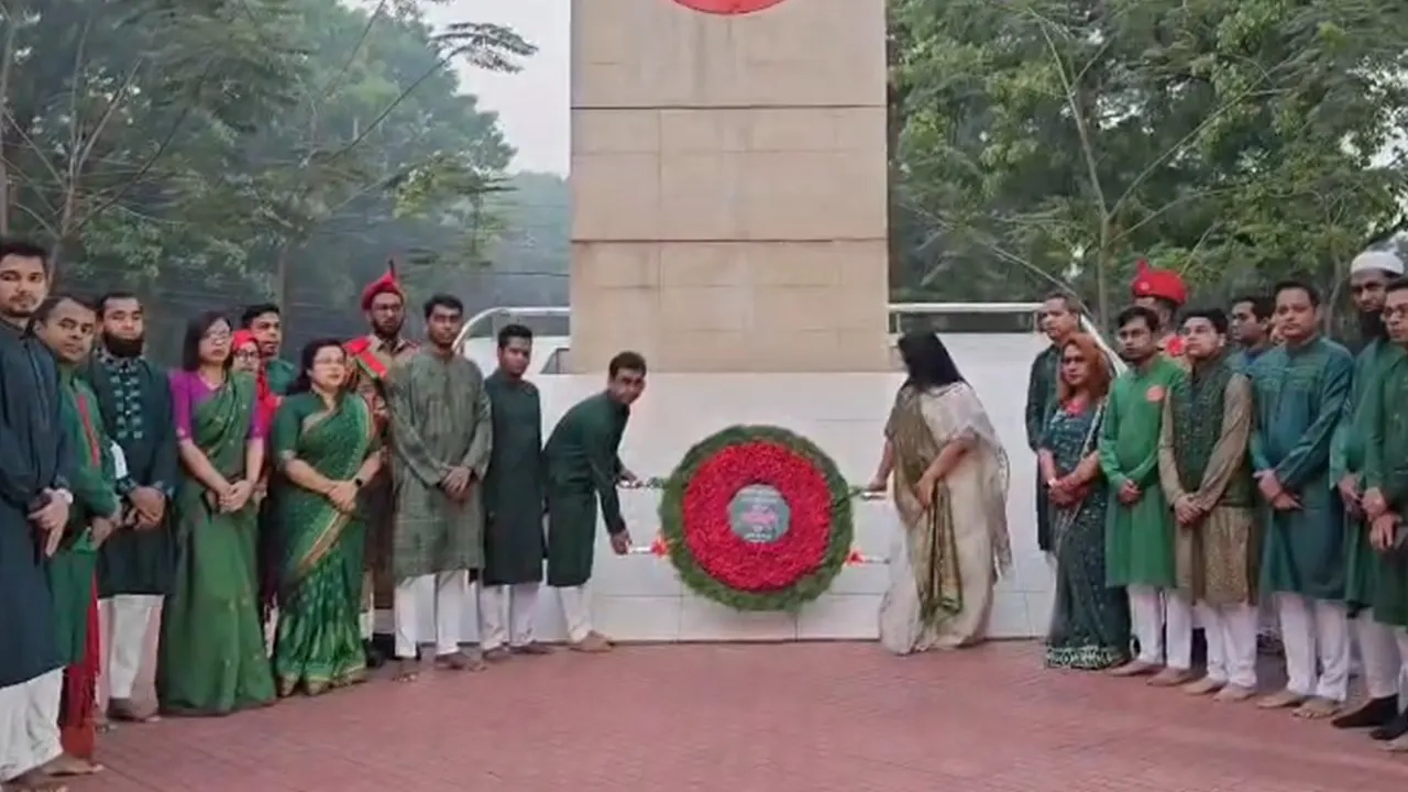 টাঙ্গাইলে মুক্তিযুদ্ধের স্মৃতিস্তম্ভে পুষ্পস্তবক অর্পণ