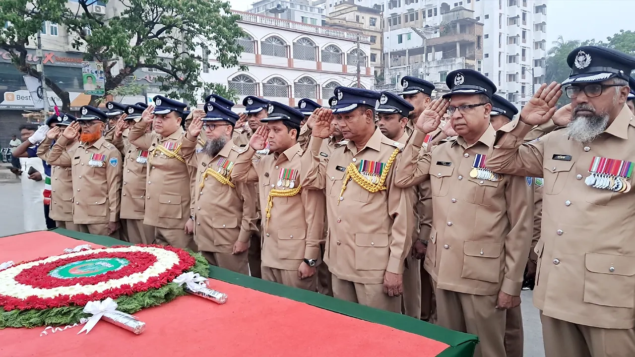 চাঁদপুরে স্বাধীনতা দিবসে পুষ্পস্তবক অর্পণ