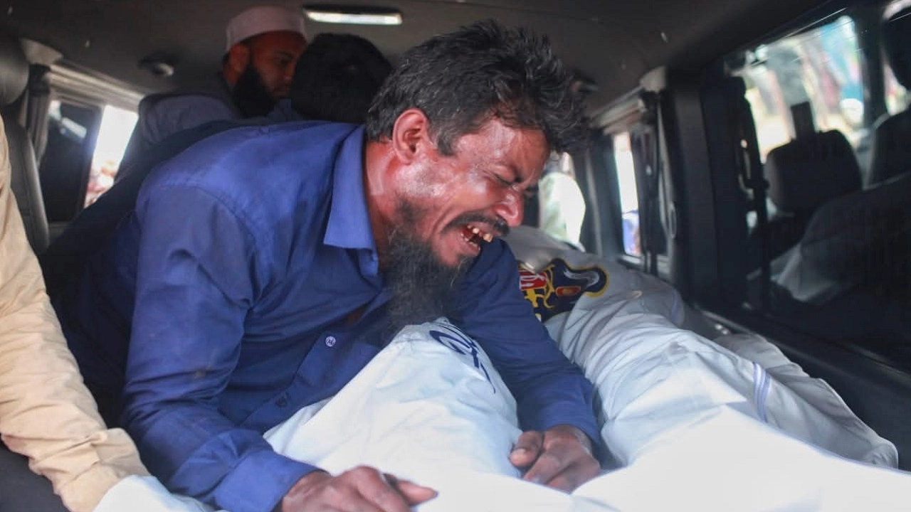 মরদেহের পাশে স্বজনের আহাজারি