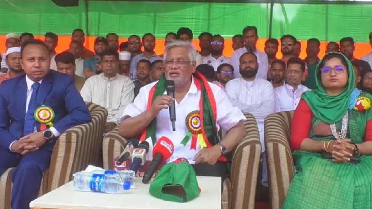 মহান স্বাধীনতা দিবস উপলক্ষে আয়োজিত মুক্তিযোদ্ধা সংবর্ধনা অনুষ্ঠানে কথা বলছেন ঢাকা-২ আসনের সংসদ সদস্য আমানউল্লাহ আমান