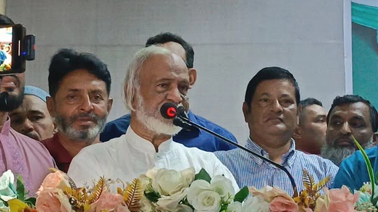 বক্তব্য দিচ্ছেন বিএনপির স্থায়ী কমিটির সদস্য ও সংসদ সদস্য ড. আবদুল মঈন খান।