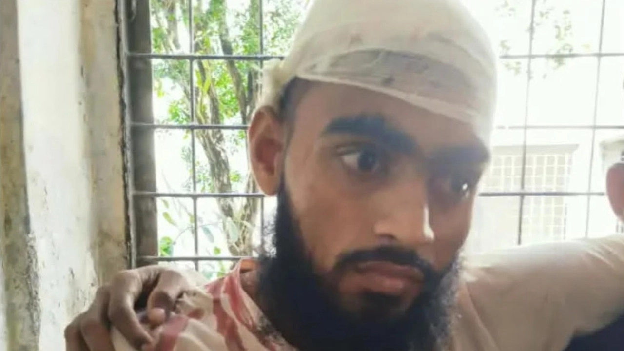 মাদকের বিরুদ্ধে প্রতিবাদ করায় মসজিদের ইমাম কে কুপিয়ে জখম