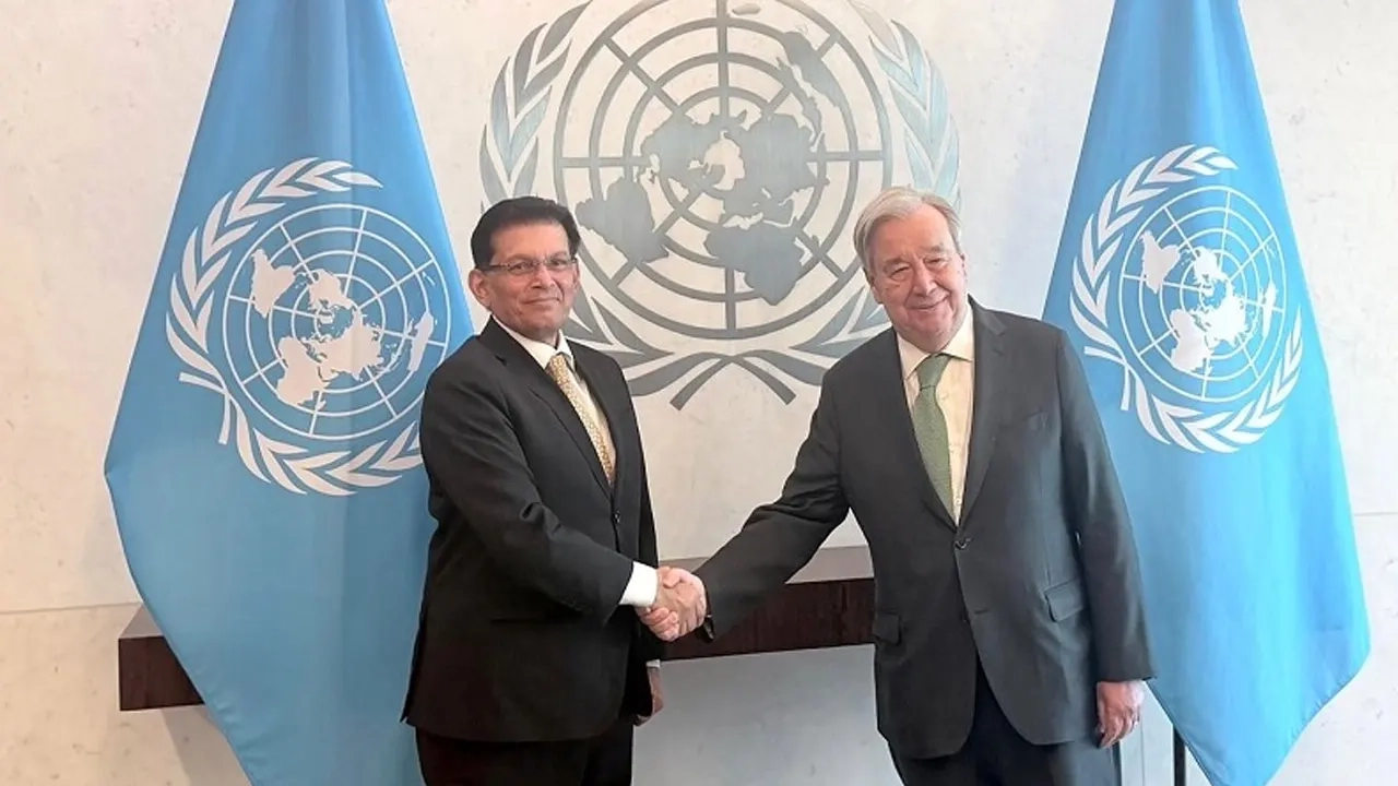 জাতিসংঘের মহাসচিব অন্তেনিও গুতেরেসের সাথে বৈঠক শেষে পররাষ্ট্রমন্ত্রী অন্তেনিও গুতেরেস ।। ছবি: সংগৃহীত