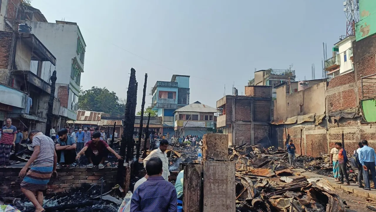 খাগড়াছড়িতে আগুন লেগে পুড়ে যাওয়া দোকান