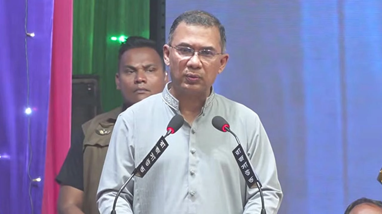 বক্তব্য রাখছেন প্রধানমন্ত্রী ও বিএনপি চেয়ারম্যান তারেক রহমান।