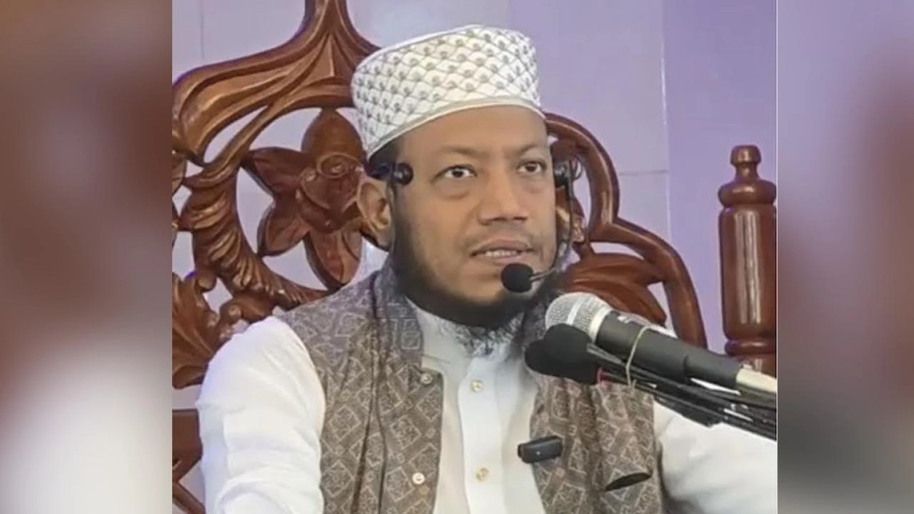 সংসদ সদস্য ও আলোচিত ইসলামী বক্তা মুফতি আমির হামজা।