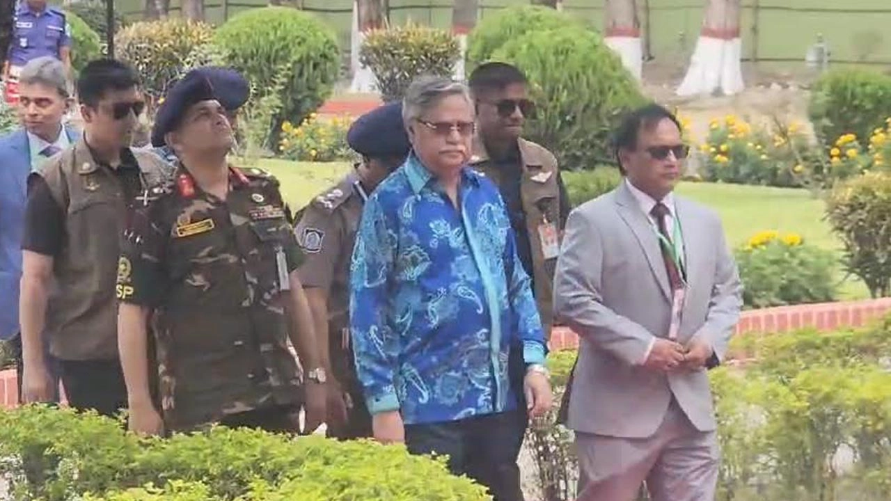 সরকারি সফরে নিজ জেলা পাবনায় এসেছেন রাষ্ট্রপতি মো. সাহাবুদ্দিন।