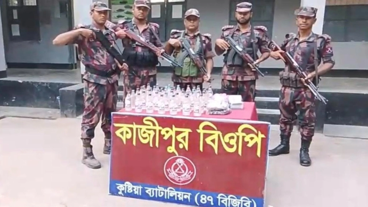 কুষ্টিয়া সীমান্তে পৃথক তিনটি স্থানে অভিযান চালিয়ে বিপুল পরিমাণ ভারতীয় মাদক উদ্ধার