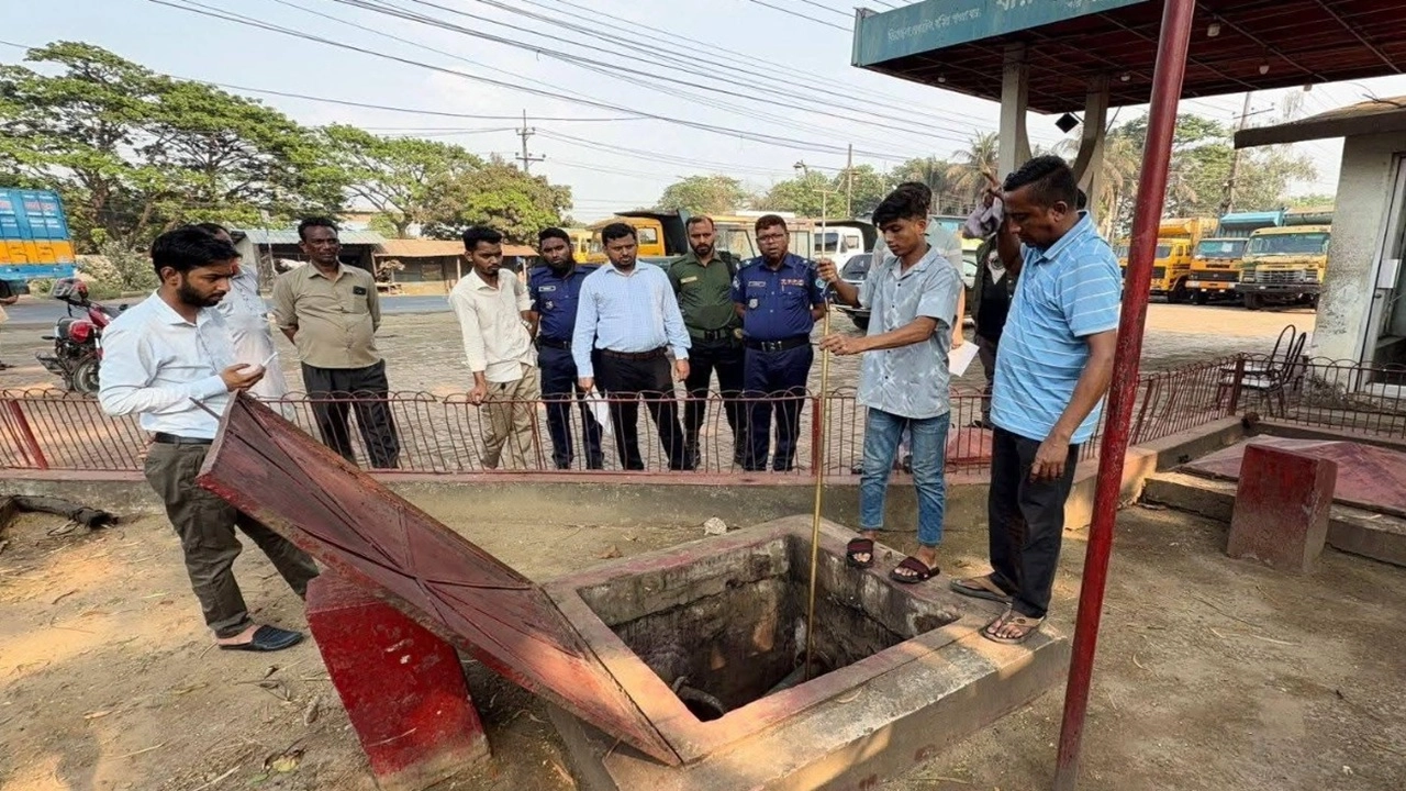 সীতাকুণ্ডে ফিলিং স্টেশনে অভিযান