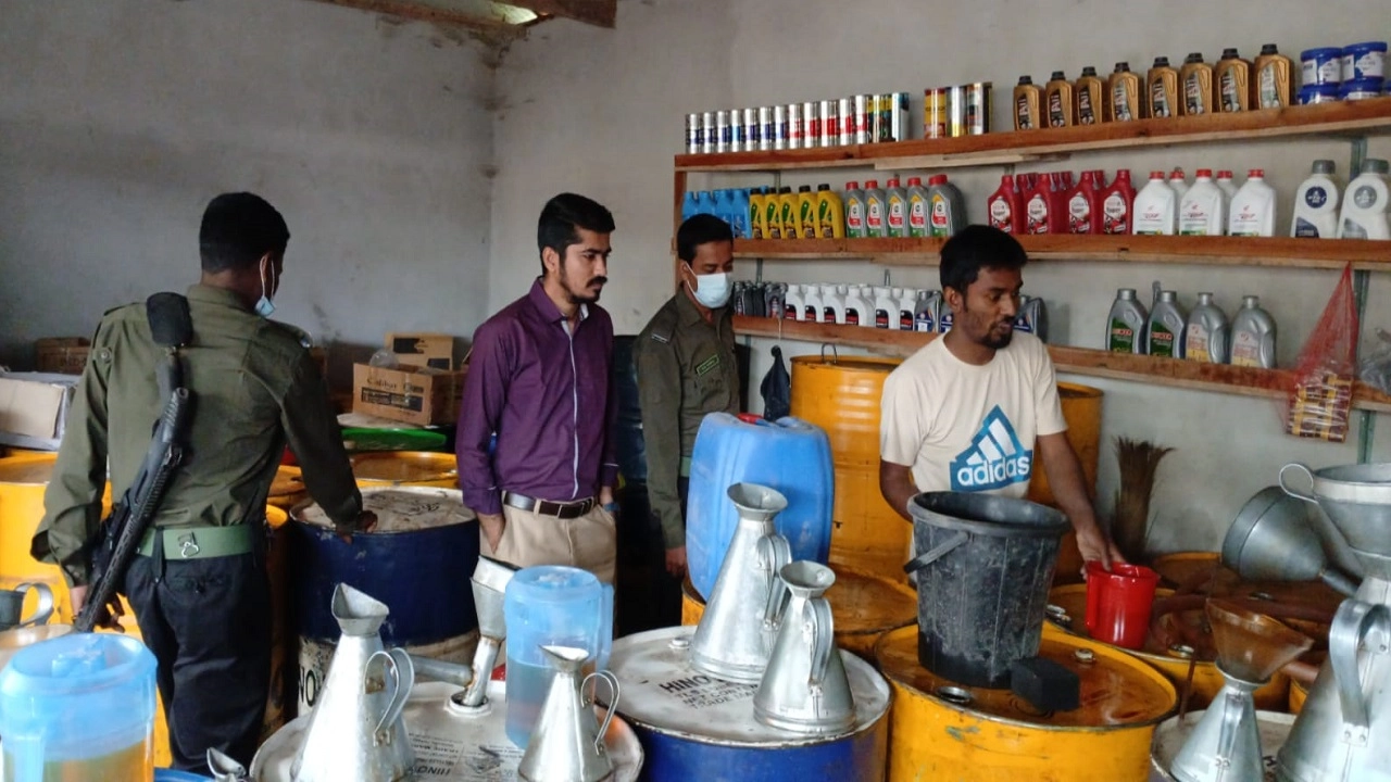 দোকানিকে জরিমানা