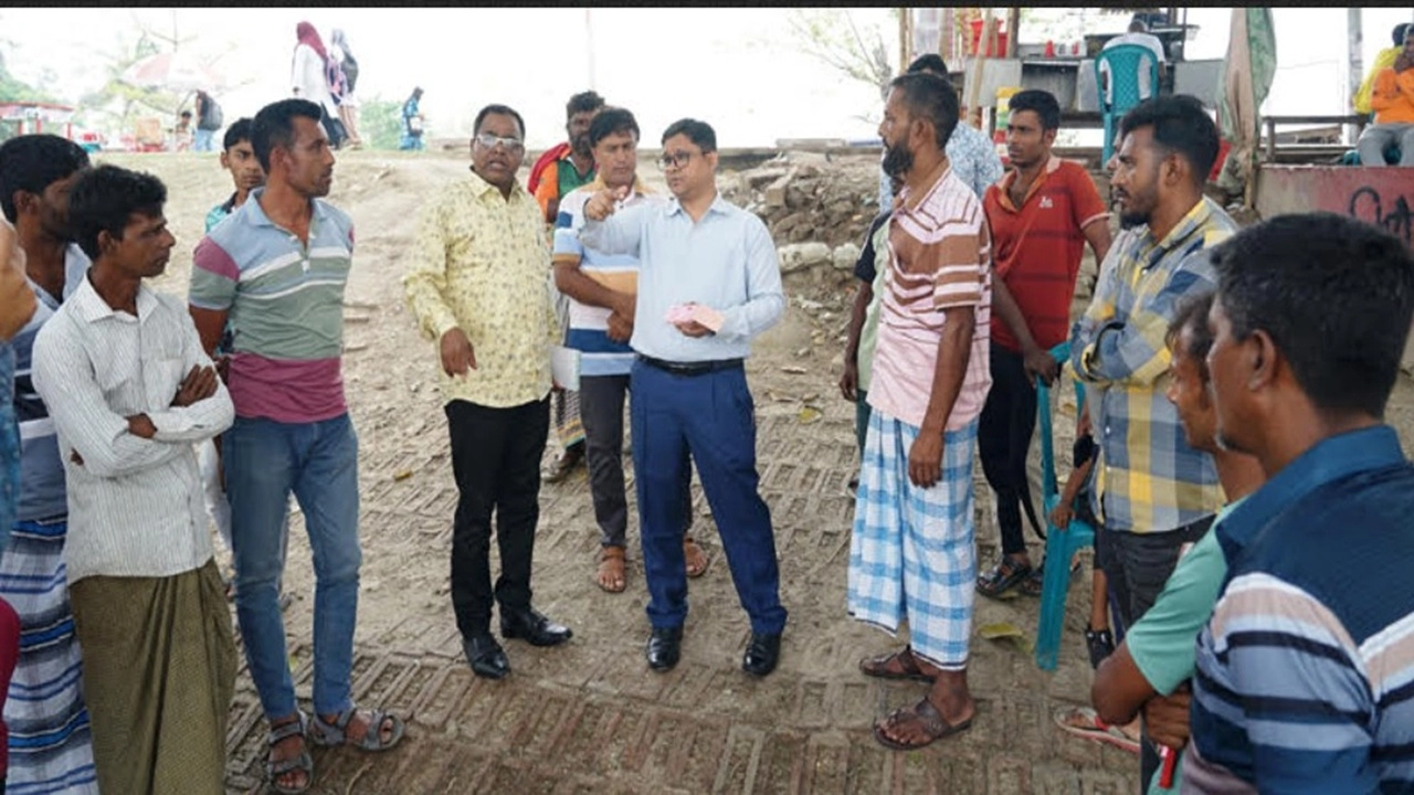 রাজশাহীর ফেরিঘাটে নৌকায় অতিরিক্ত ভাড়া আদায়, সতর্ক করল রাসিক