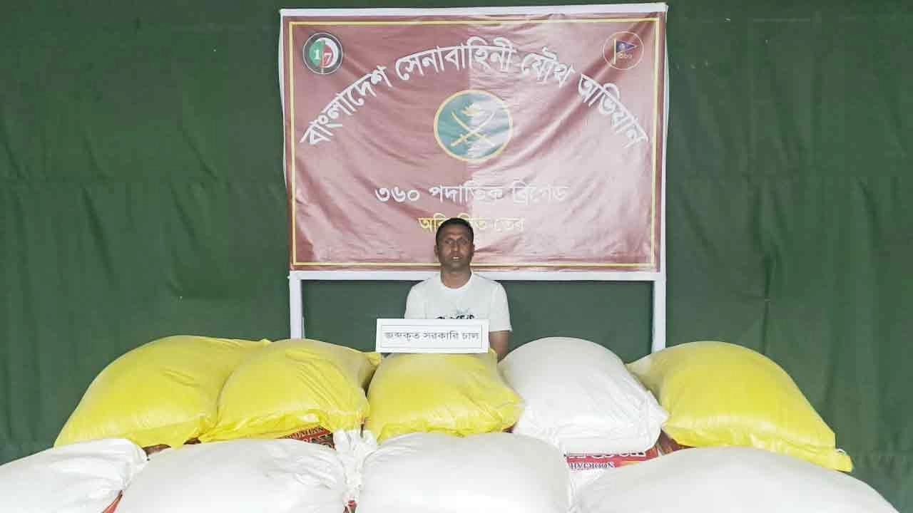 আটককৃত জাকারিয়া চৌধুরী রতন (৪০)