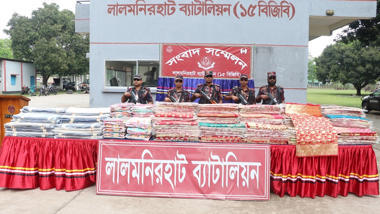 সাড়ে ২৪ লাখ টাকার ভারতীয় শাড়ি জব্দ করেছে বিজিবি