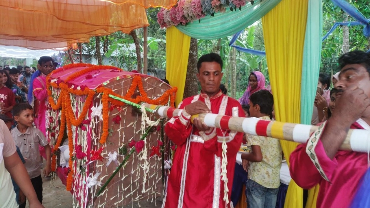 পালকিতে বউ আনলেন ইতালি প্রবাসী যুবক