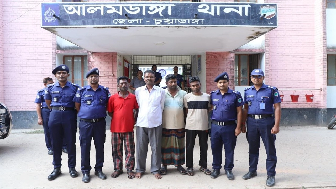 আলমডাঙ্গায় অবৈধ জ্বালানি তেল মজুদচক্রের ৪ সদস্য গ্রেফতার