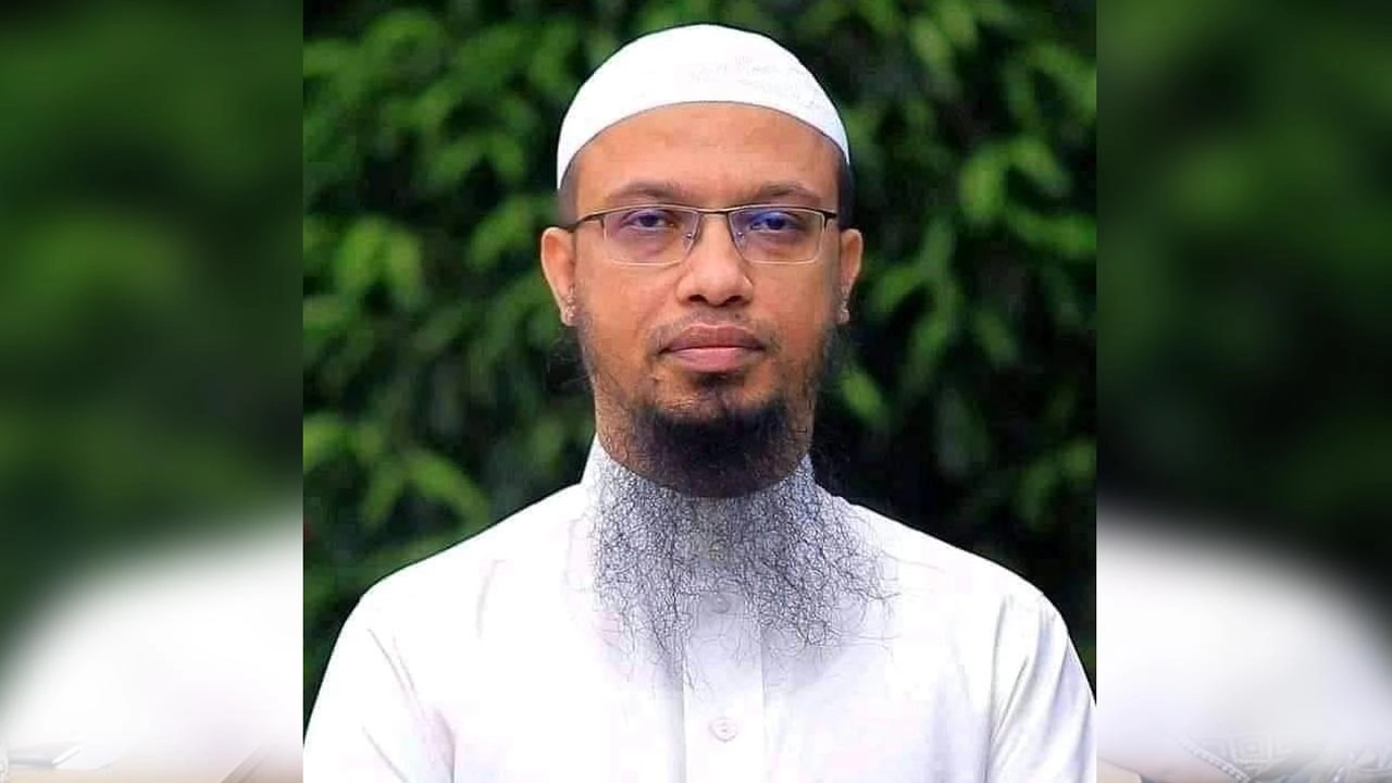 আস-সুন্নাহ ফাউন্ডেশনের চেয়ার‌ম্যান শায়খ আহমাদুল্লাহ।