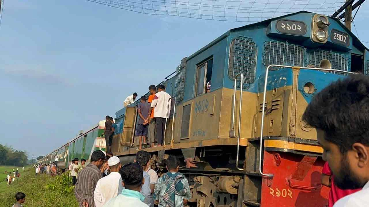 ঢাকা থেকে সিলেটগামী উপবন এক্সপ্রেস ট্রেন